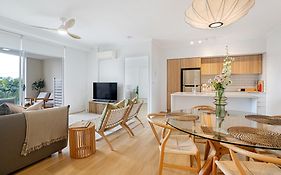 Fresh Beautifully Styled 2 Bedroom Resort Apt At Marcoola